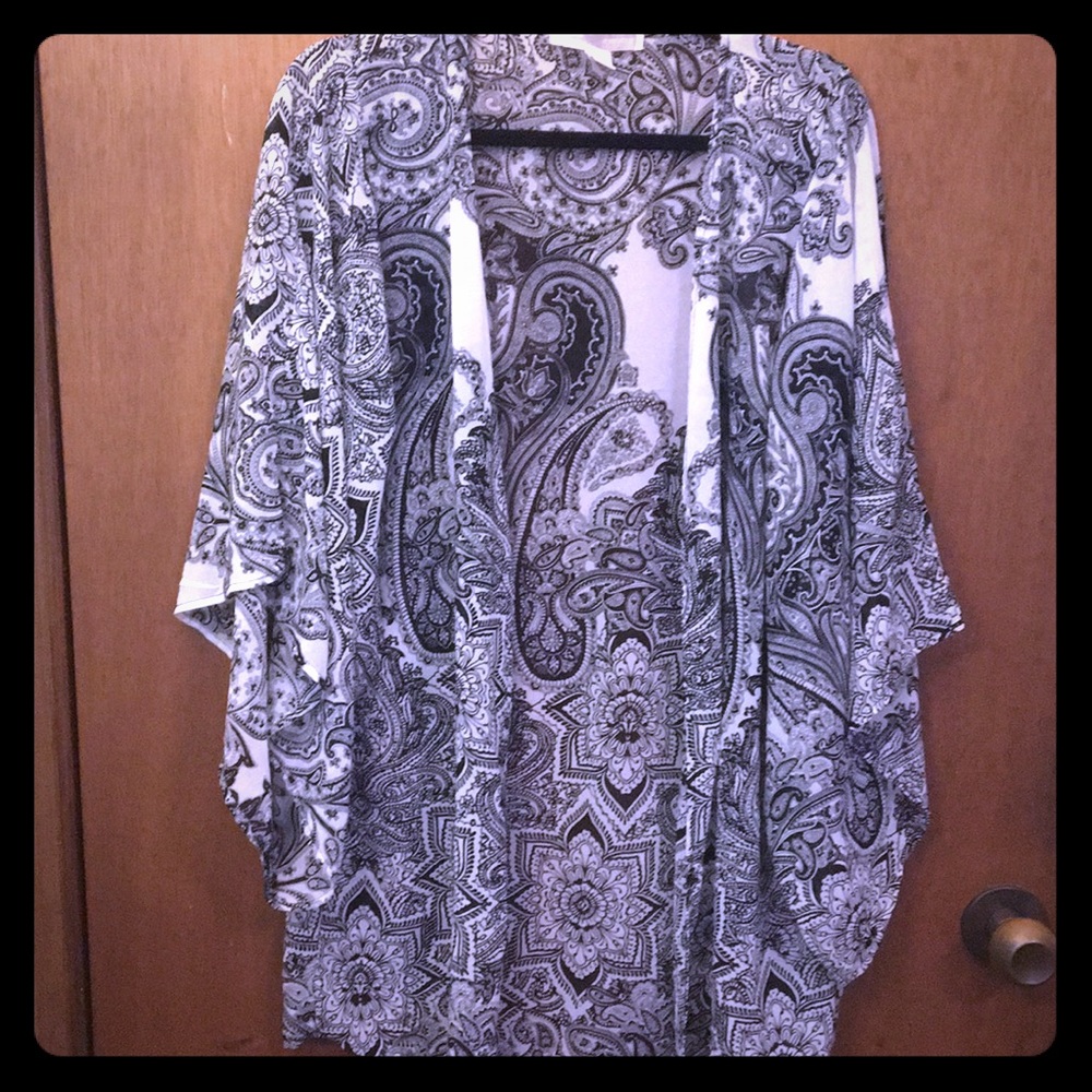Black and White Paisley Print Kimono Cardigan